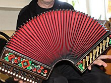 На саратовской гармошке некому играть