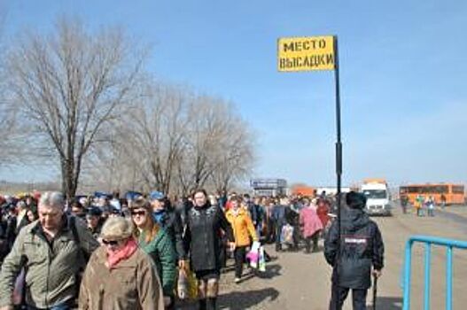 На Радоницу десятки тысяч оренбуржцев посетили кладбища