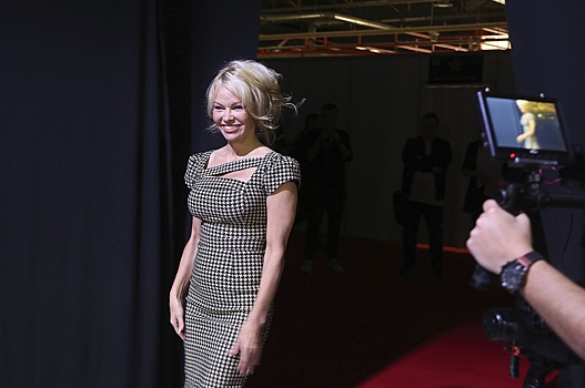 Умер индийский модельер Рохит Бал, одевавший Памелу Андерсон и Уму Турман