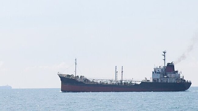 Названо число россиян на борту горевшего в Оманском заливе танкера