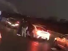 Около 10 машин столкнулись на севере КАД в Санкт-Петербурге, причиной массовой аварии стала невнимательность водителей