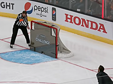 Голкипер забросил шайбу с противоположного конца площадки в Матче всех звезд НХЛ