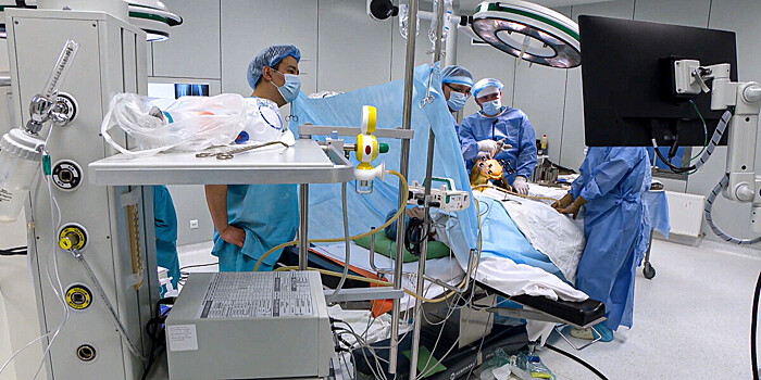 Робот впервые провел операцию по замене сустава в Астане