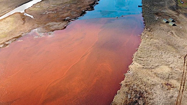 Росприроднадзор не намерен сжигать разлившиеся нефтепродукты в Норильске