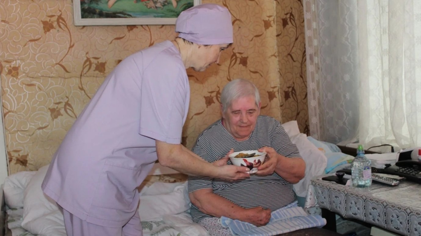 В регионе почти 700 человек получили помощь на дому