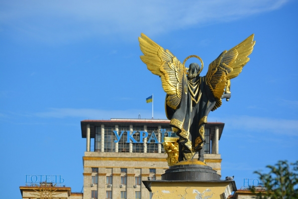 В Киеве заявили, что Зеленскому грозит уголовная статья за узурпацию власти