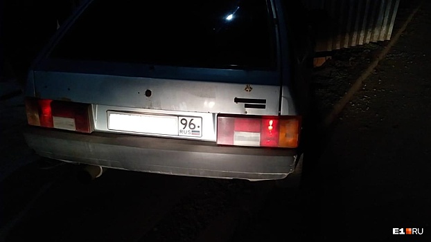 В Пионерском Lada на скорости влетела в забор: публикуем видео погони