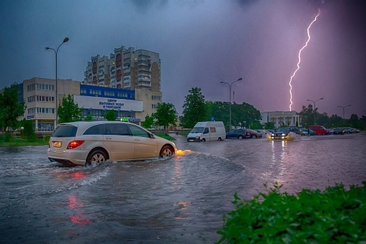 Шпаргалка для водителя: что делать, если машину затопило