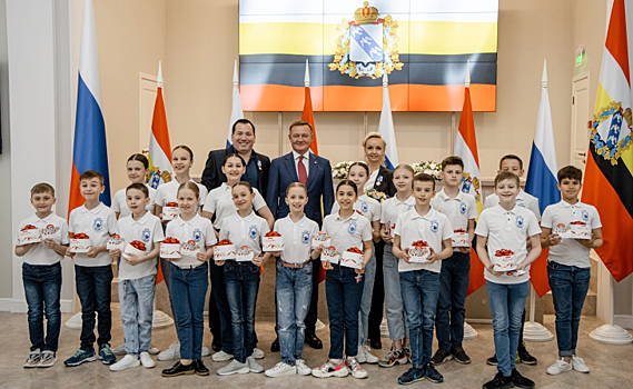Губернатор Курской области встретился с талантливыми юными спортсменами и танцорами