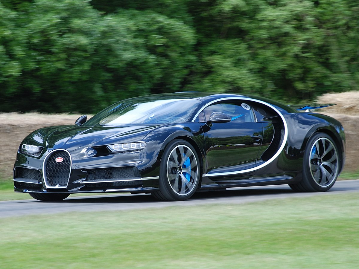 2000-сильного наследника Bugatti Chiron решили показать вживую