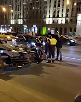 Суровые московские ДПСники остановили бэтмана, а его бэтмобиль отправили на штрафстоянку