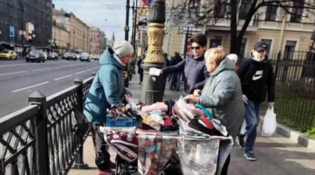 Петербургские чиновники разогнали шайку стоявших возле Казанского собора торговцев