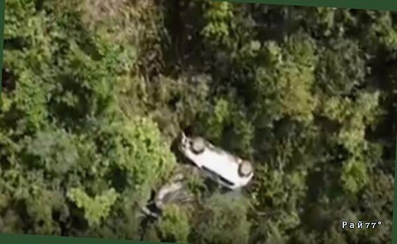 Бразилец угробил автомобиль, кубарем скатившийся с утёса