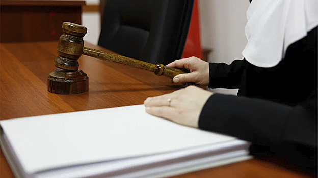 Надымчанина отправили на принудительные работы за нападение с топором на жену