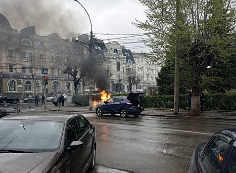 В Рязани около «Атрона» загорелся автомобиль