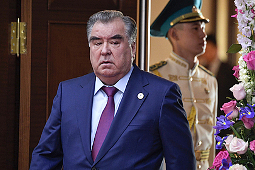 Президент Таджикистана призвал молодежь к политической бдительности