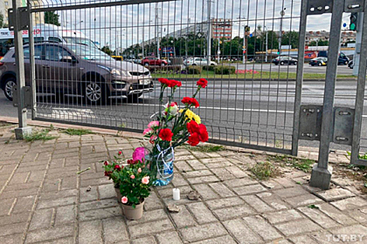 Послы Евросоюза возложили цветы к месту гибели протестующего в Минске