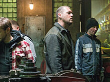 Денис Шведов на постере триллера "Завод" Юрия Быкова