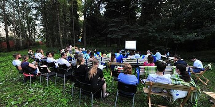 Десять столичных парков пригласили горожан на лекции и мастер-классы