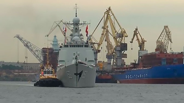 Китайский эсминец прибыл в Петербург для участия в параде