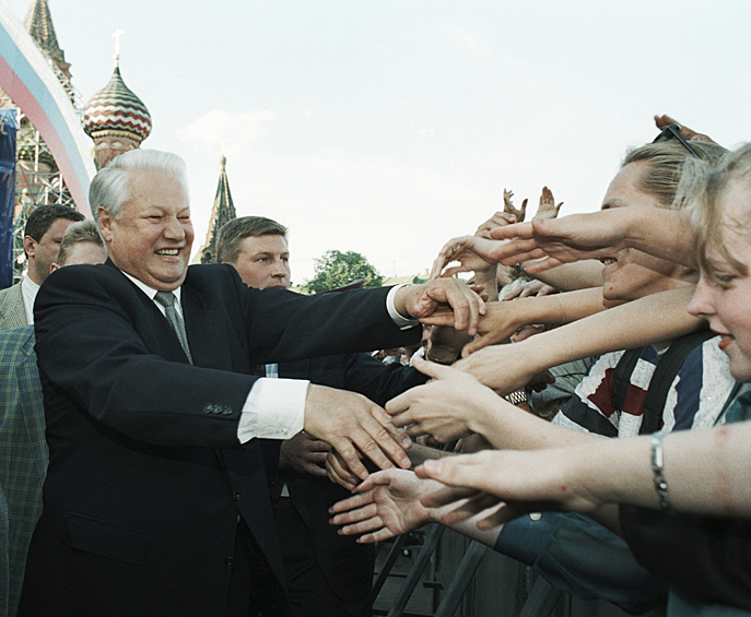 Одни считают, что он уничтожил СССР, а другие называют его спасителем России. Краткая история жизни президента Бориса Ельцина в галерее от «Рамблер». 