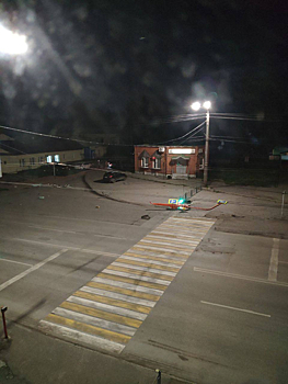 Столб со светофором рухнул в кузбасском городе