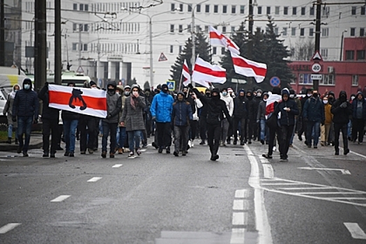 Протестующие в Минске отбили задержанного у силовиков