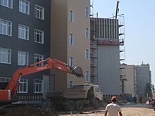 На стройплощадке школы в Аксае более чем вдвое увеличено число рабочих