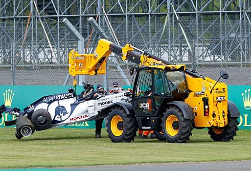 FIA объяснила долгую эвакуацию разбитой машины Даниила Квята