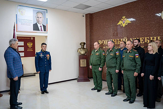 Глава КЧР Рашид Темрезов поздравил героя СВО Рустама Магомедова с назначением руководителем первого Военного учебного центра в республике