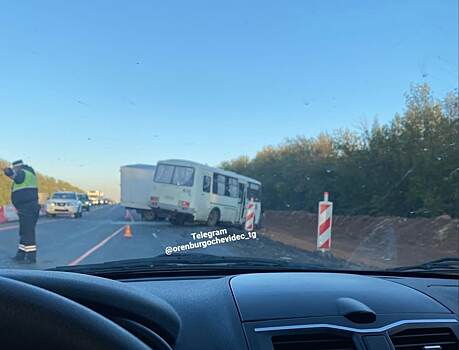 Под Оренбургом на самарской трассе образовался затор из-за ДТП
