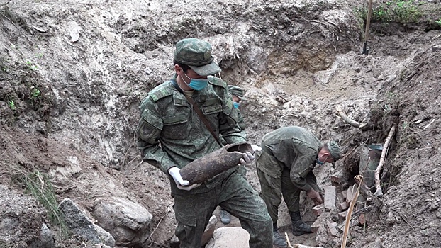 Мины, саперные лопатки, фрагменты амуниции: что нашли инженеры ЗВО во время раскопок в Ленобласти