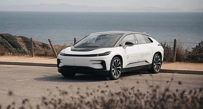 Электрокар FF 91 оснастили 27-дюймовым дисплеем