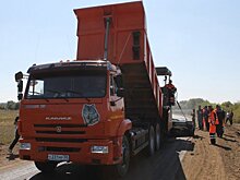 Под Старым Славкином профессионалы состязались в укладке асфальта