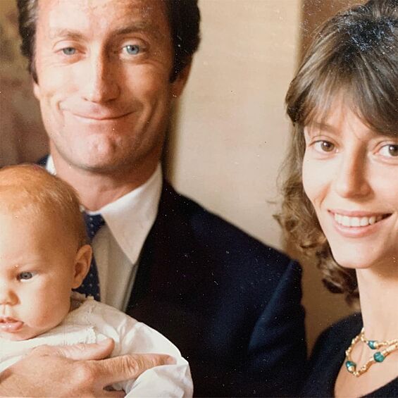 Вскоре после премьеры сериала Рэйчел и Брайан поженились. У супругов трое детей: дочери Роуз и Матильда и сын Джо. 