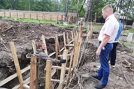 Строительство пристройки к школе №1 города Вяземского ведется с опережением графика
