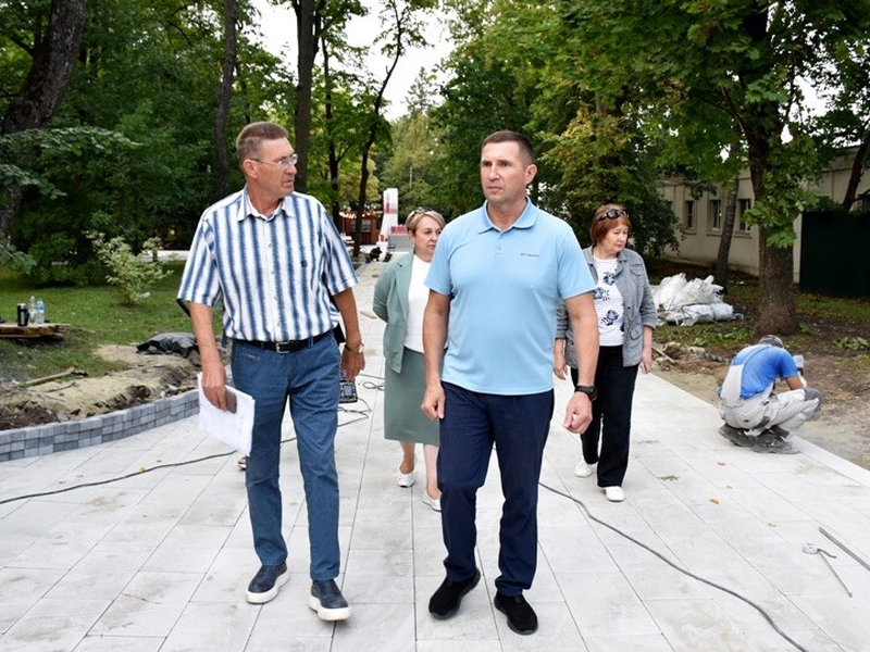 Олег Денисов проверил динамику работ в парке имени В. Г. Белинского в Пензе