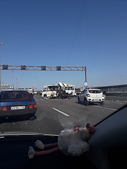 Большегруз смял автобус на КАД