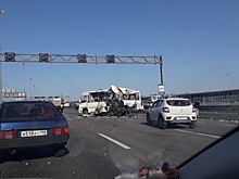 Большегруз смял автобус на КАД