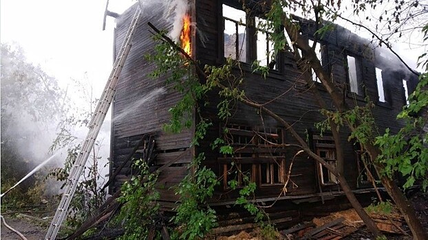 В Кирове ночью сгорел многоквартирный дом