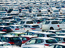 Продажи легковых автомобилей в РФ сократились почти на 40%