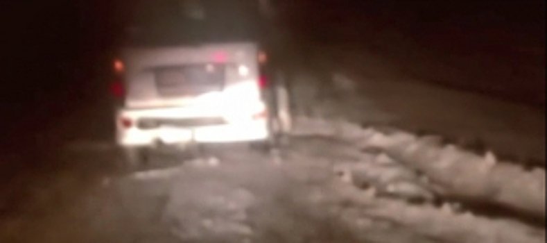 В Красноярском крае автоинспекторы помогли семейной паре из другого региона встретить Новый год дома