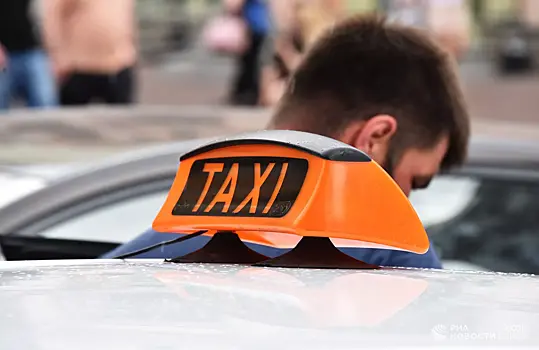 Госдума приняла закон о запрете людям с судимостью работать в такси