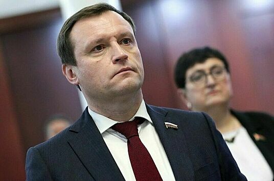 Пахомов рассказал, что в Госдуме обсуждают снижение планки расходов на оплату ЖКУ