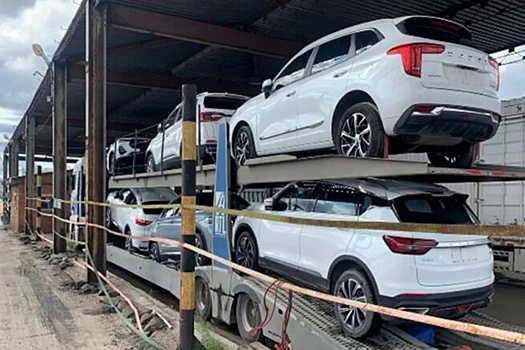В Россию начали поставлять китайские авто с пробегом