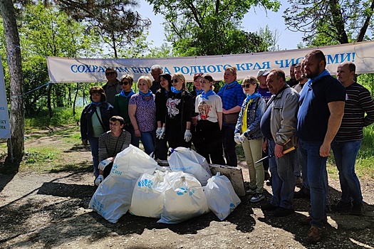 В Крыму почистили после зимы берега "симферопольского моря"