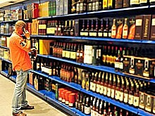 В России за год изъято более 100 тыс. литров опасного алкоголя