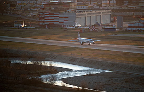 Дарчиев: США отказываются обсуждать возобновление авиасообщения с Россией