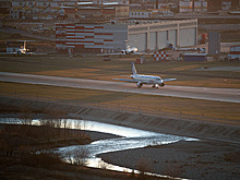 Дарчиев: США отказываются обсуждать возобновление авиасообщения с Россией