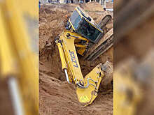 Mash: в Ростове экскаватор упал в котлован на стройке и придавил рабочего